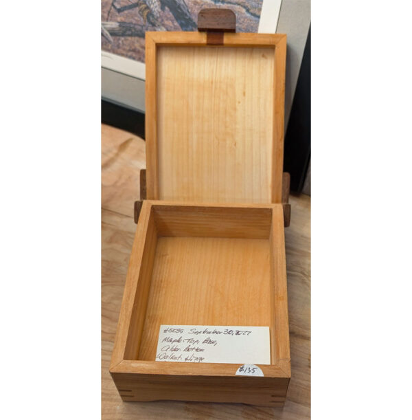 Box, 7.5 x 5.25 x 3.25, Maple with Bear Paw Pyrography - Image 2